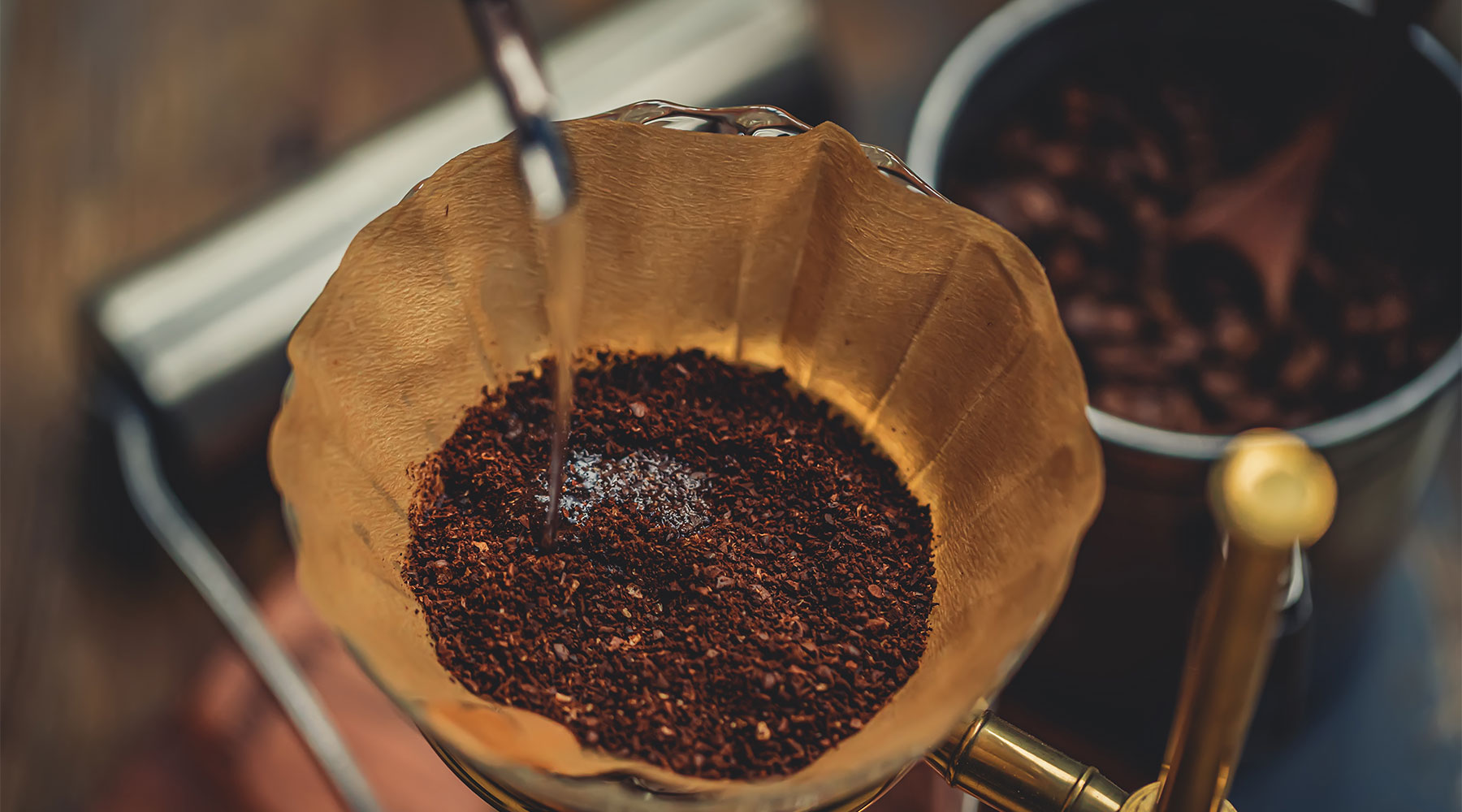 Filtre kahve yapımı ve filtre kahve demleme yöntemlerine dair detaylı bilgilendirme ve demleme rehberi bu makalede yer almaktadır.